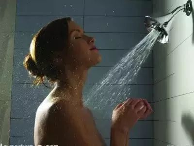 女人用这种姿势睡觉，越睡越漂亮！