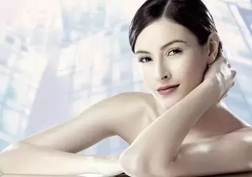 女人用这种姿势睡觉，越睡越漂亮！