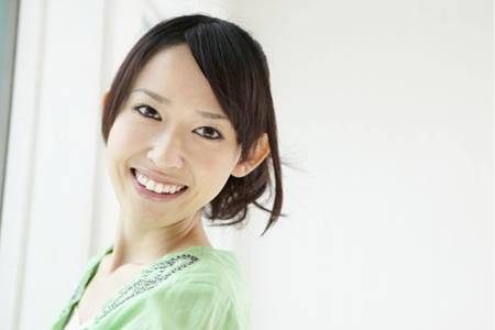 白头发会越拔越多吗，年轻女性长白头发怎么办