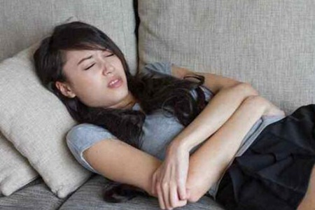 女生来姨妈怎么能缓解疼痛？缓解痛经的五个小妙招女生值得拥有