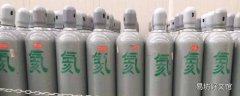 正确使用气体钢瓶的原则是