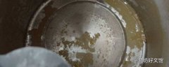塑料桶尿垢时间长了怎么去除
