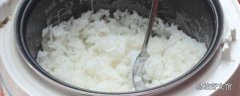 蒸米饭可以用热水吗